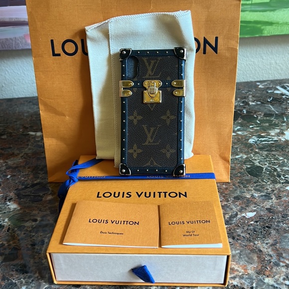 Authentic Louis Vuitton monogram eye trunk iPhone X/XS case - Picture 4 of 6